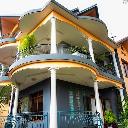 The Vibrant Lodge Gacuriro Kigali Esterno foto