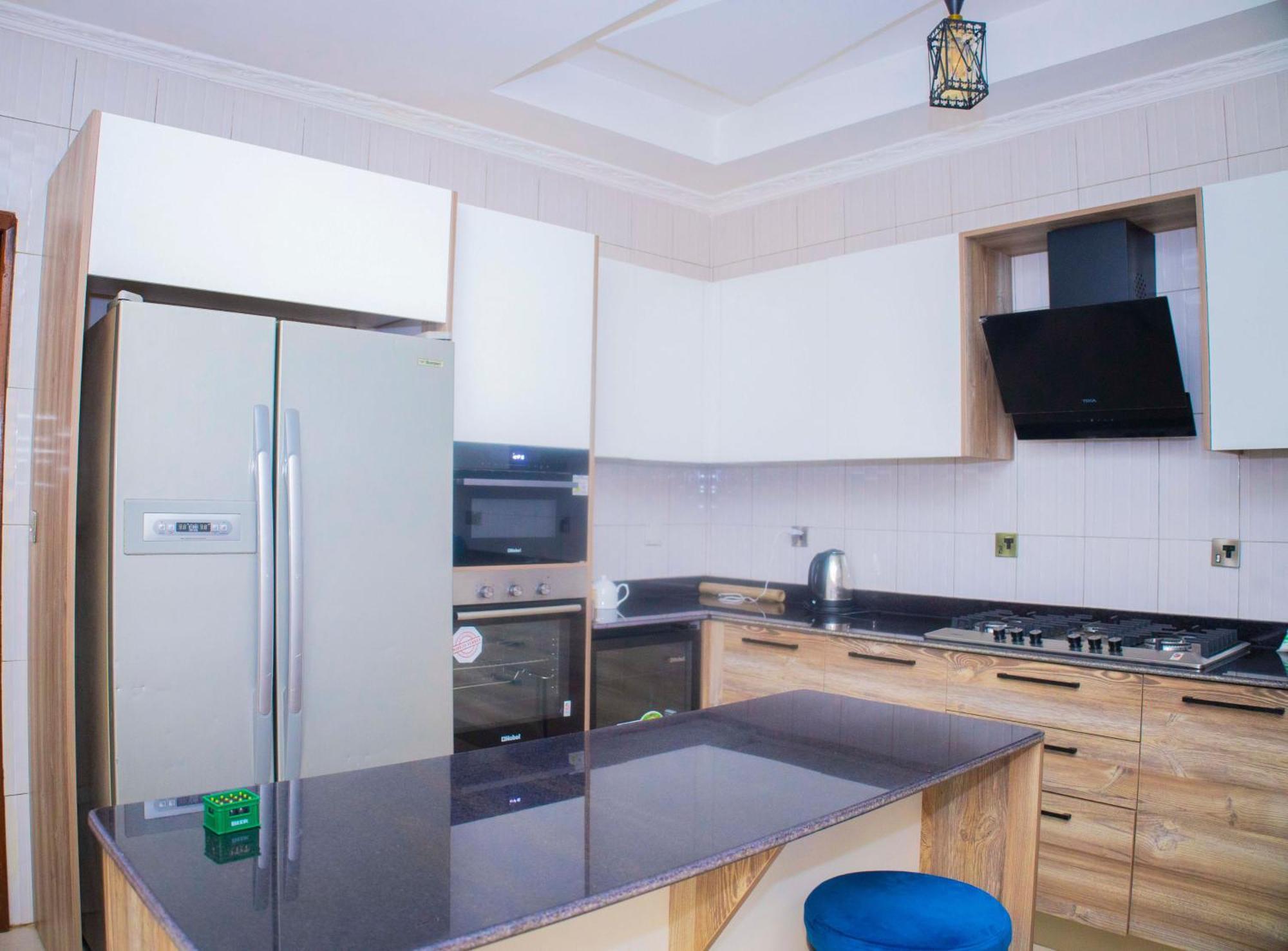 The Vibrant Lodge Gacuriro Kigali Esterno foto