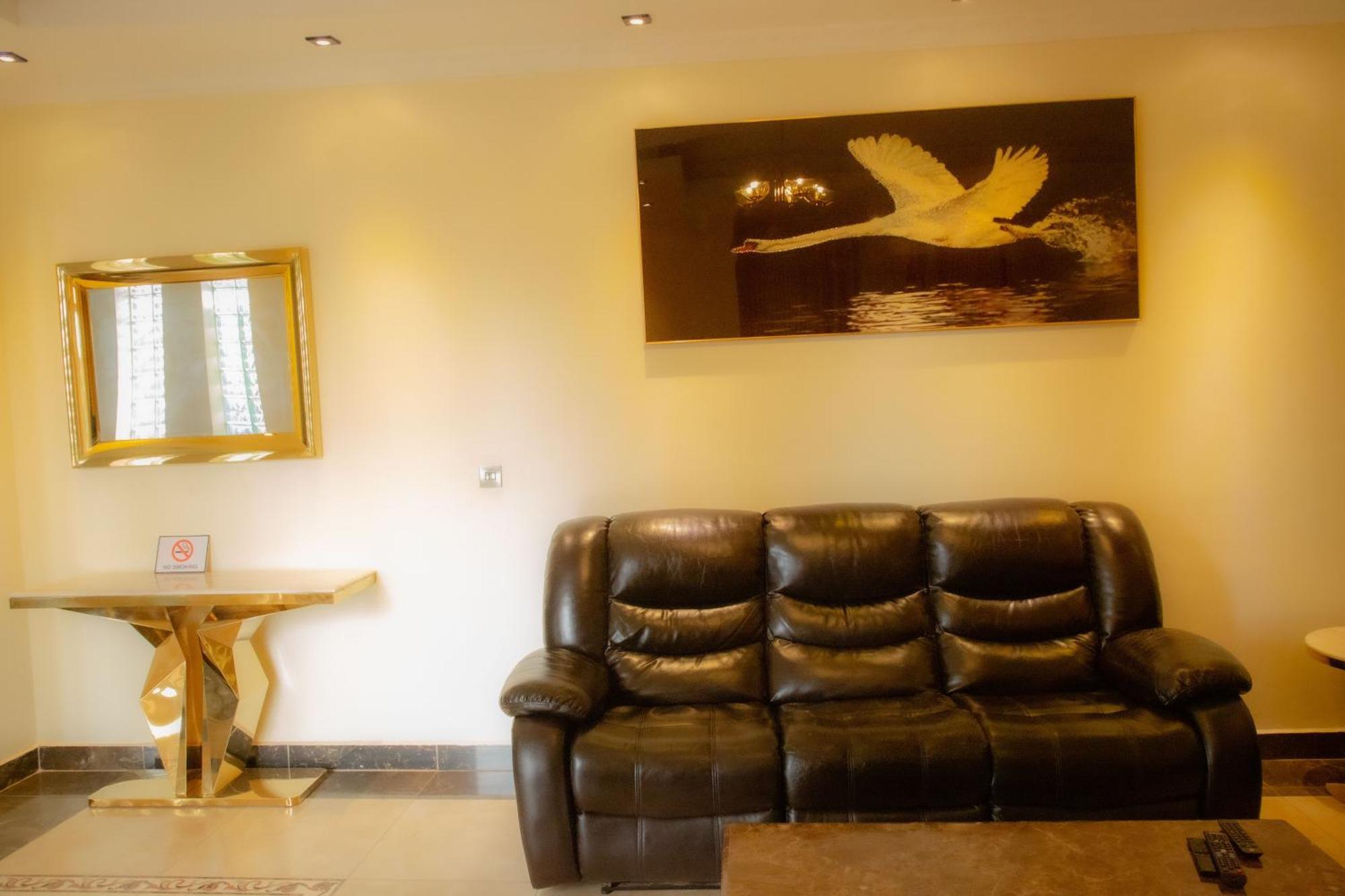 The Vibrant Lodge Gacuriro Kigali Esterno foto
