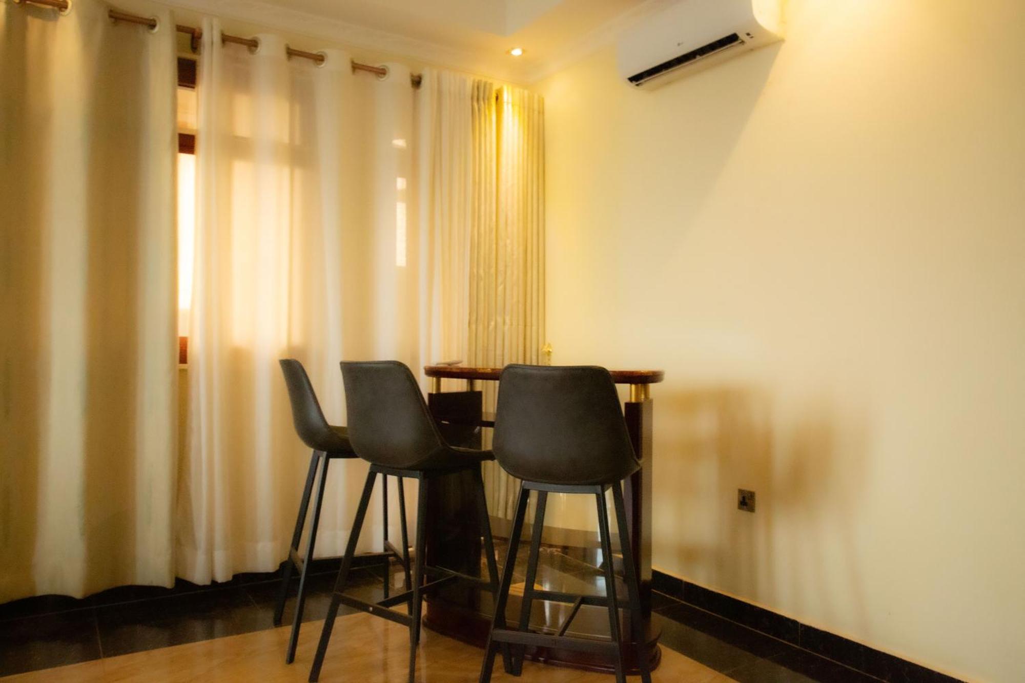 The Vibrant Lodge Gacuriro Kigali Esterno foto