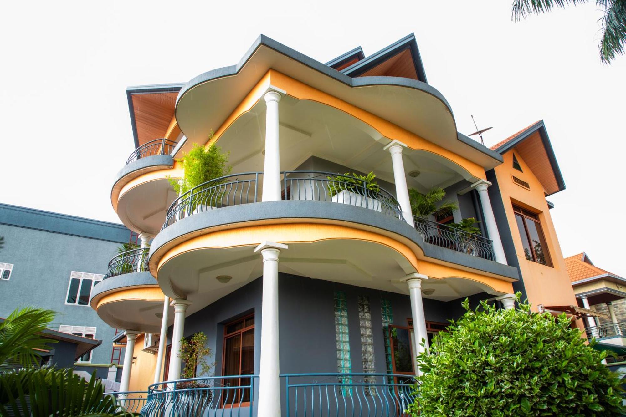 The Vibrant Lodge Gacuriro Kigali Esterno foto