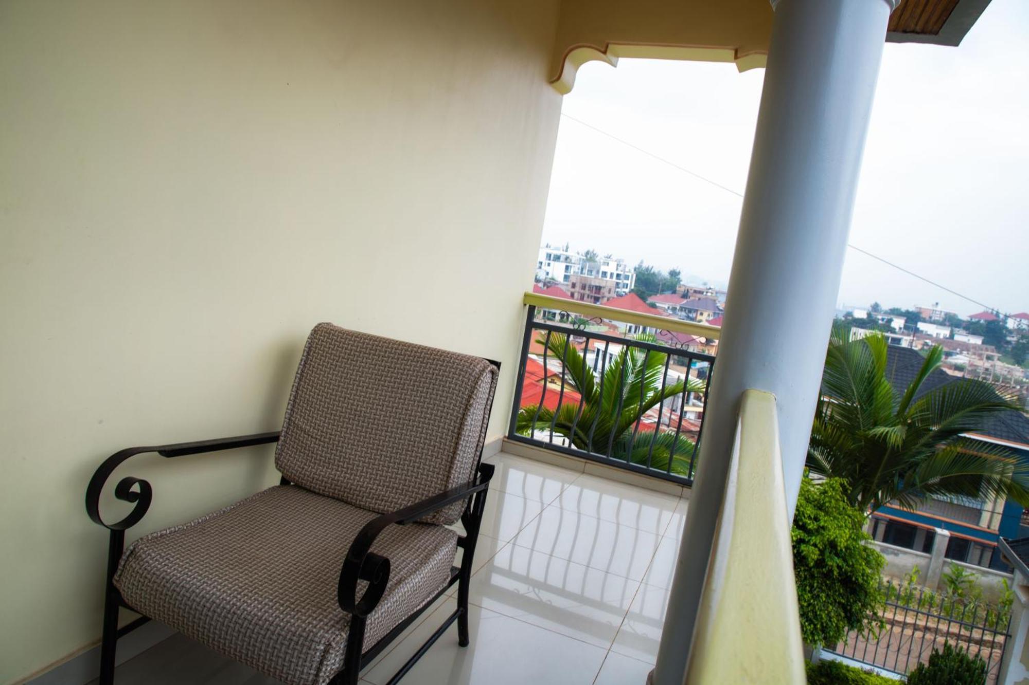 The Vibrant Lodge Gacuriro Kigali Esterno foto