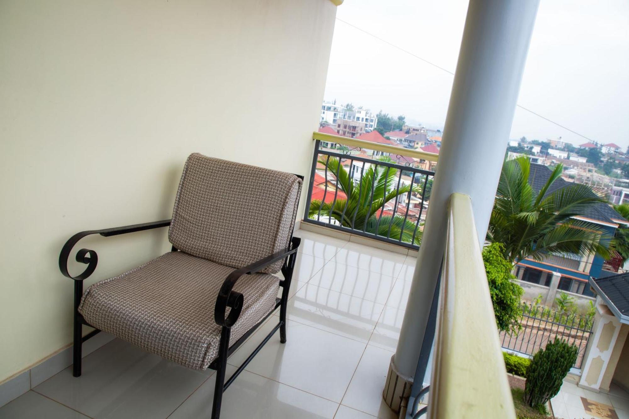 The Vibrant Lodge Gacuriro Kigali Esterno foto