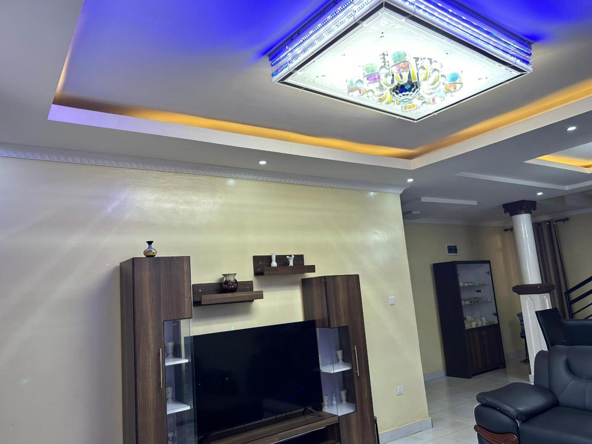 The Vibrant Lodge Gacuriro Kigali Esterno foto