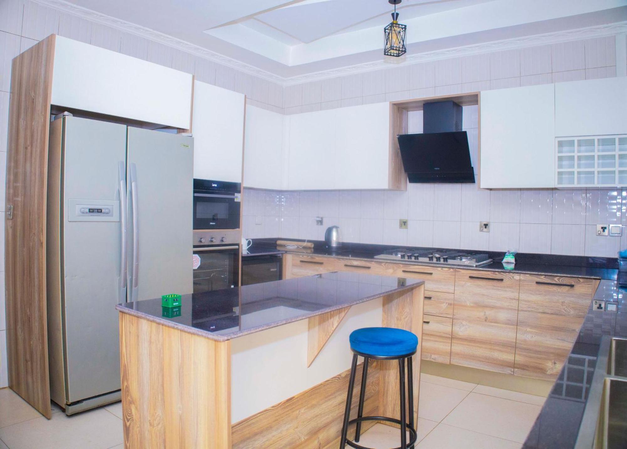 The Vibrant Lodge Gacuriro Kigali Esterno foto
